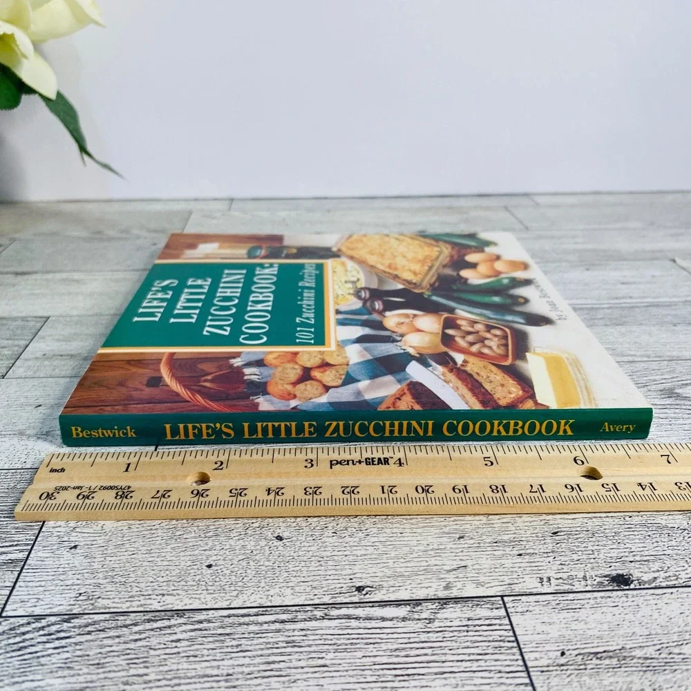Life's Little Zucchini Cookbook by Joan Bestwick 1997 Recipes Appetizers Dessert